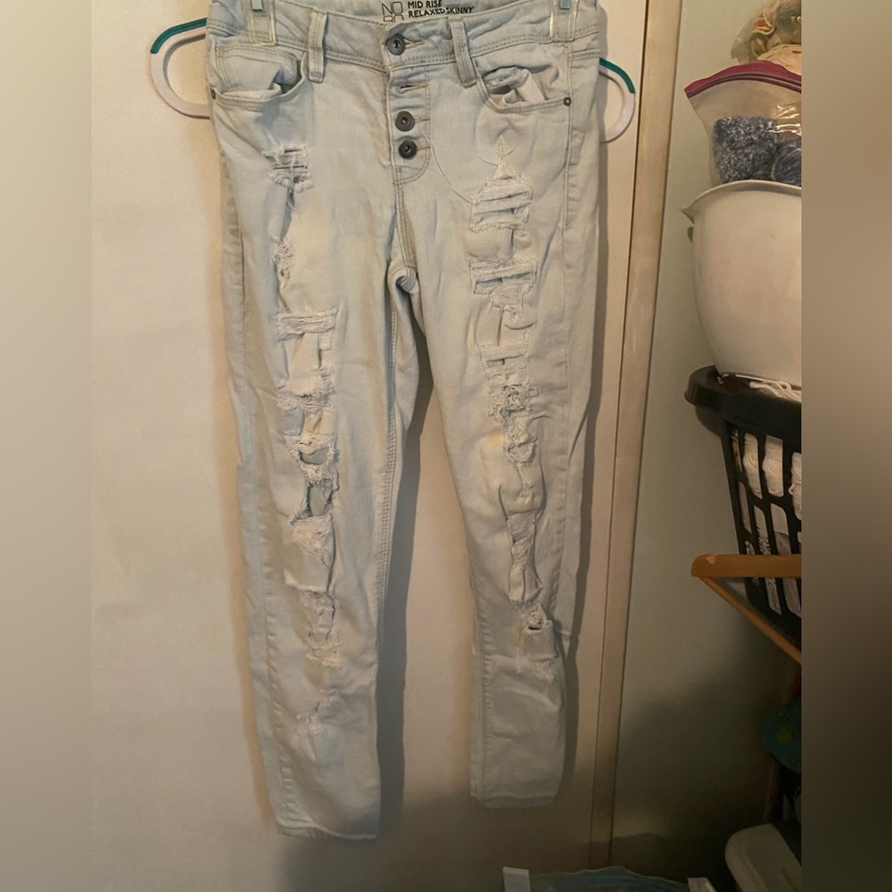 No Boundaries mid-Rise Relaxed Skinny Jeans